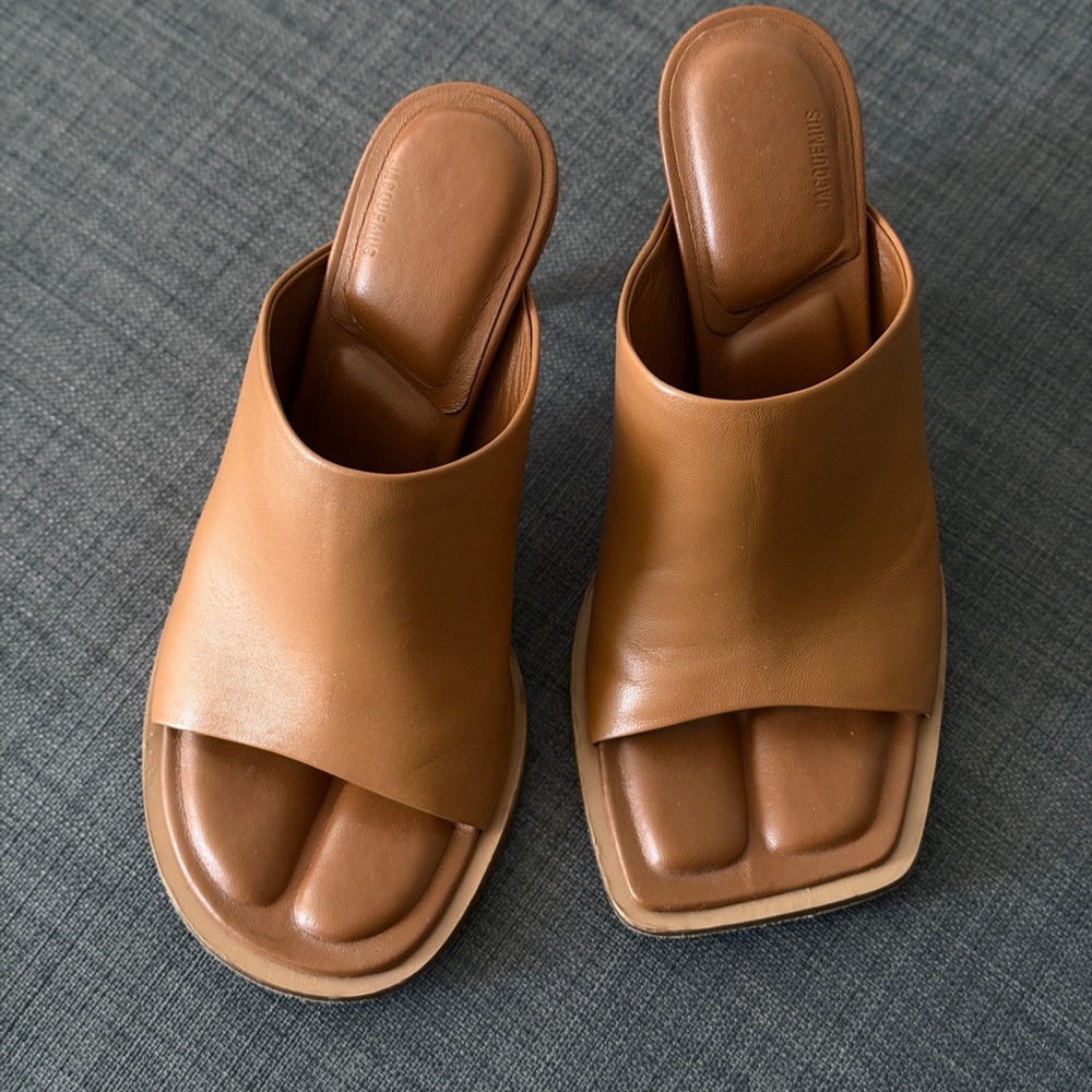 Jacquemus Leather Slide Sandals in Tan - Women - Picture 2 of 9